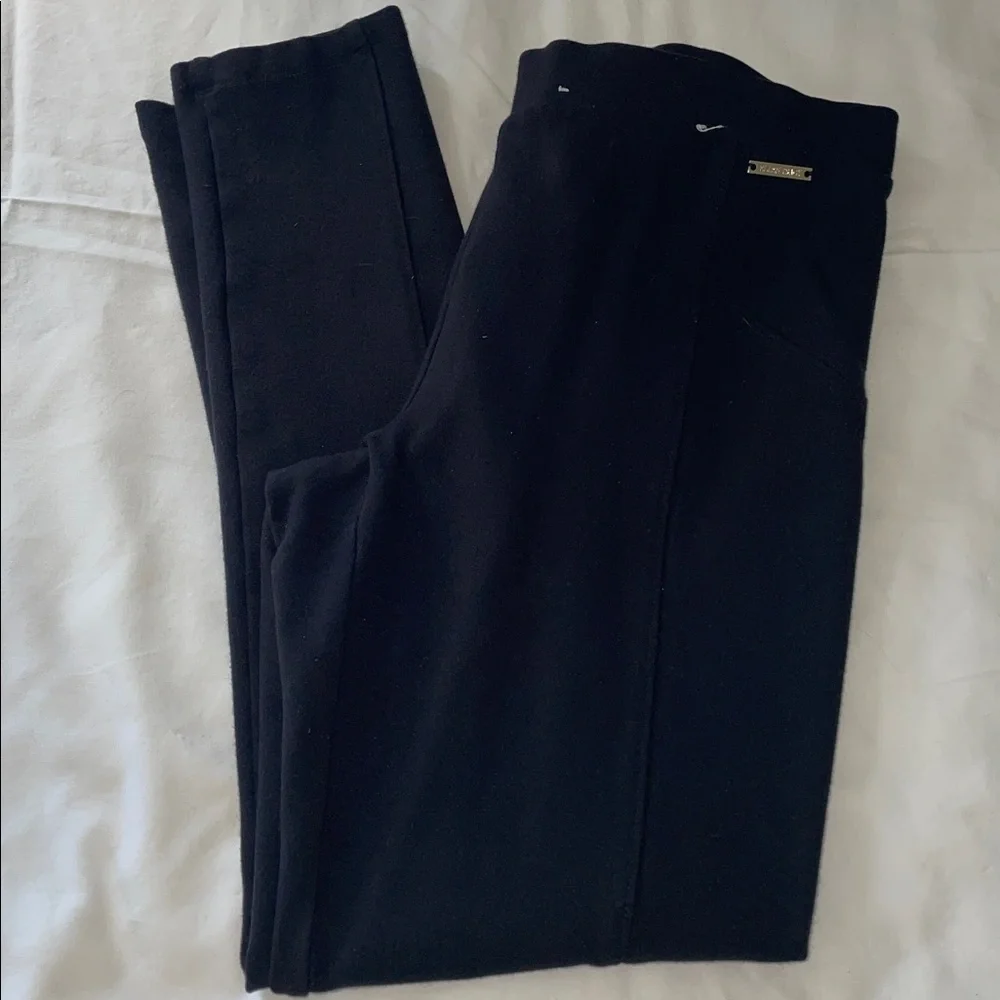 Ellen Tracy Black Ponte Front Seam Pants with Gold Accent. Size Medium. Ankle